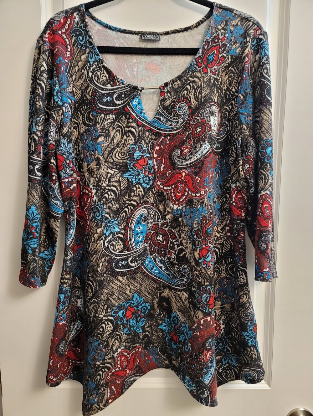 Paisley Keyhole Scoop Neck Women's Top - Red & Blue